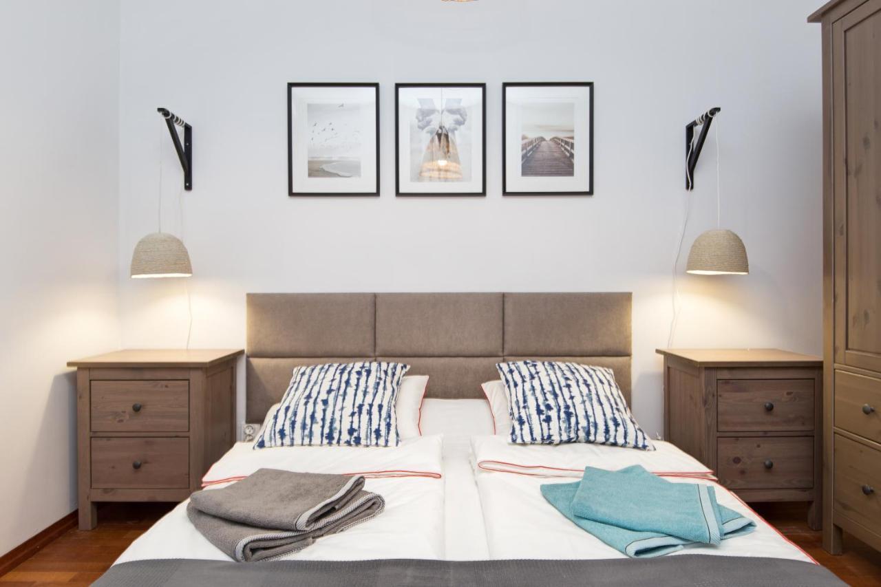 Apartament Nadmorski Dwor Danzica Esterno foto